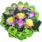  This open bouquet offers something fresh and earnest to all those who look into it.